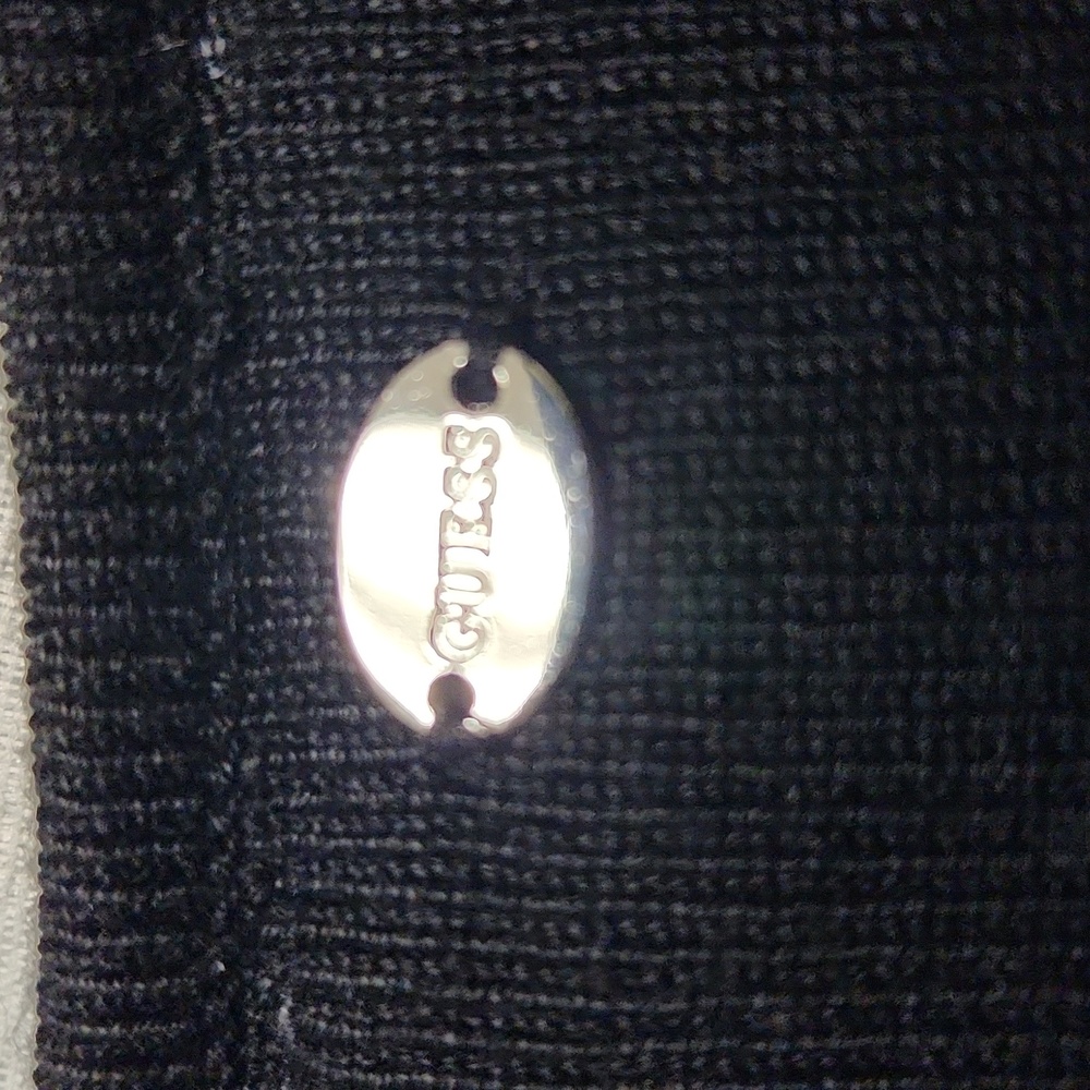 A135 GUESS - Picture 6 of 6